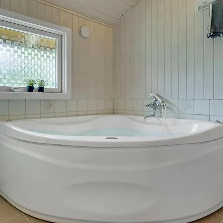 3 Bedroom Lovely Home In Dannemare Дом отдыха *