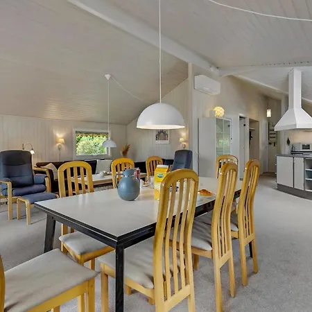 3 Bedroom Lovely Home In Dannemare Дом отдыха